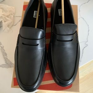 Comfortable Men’s Black Loafer by FitFlop
